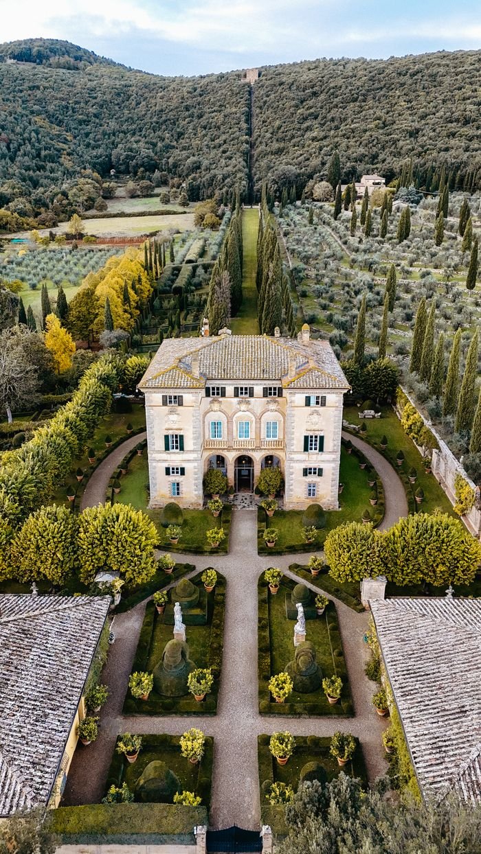 The Art of Drawing Readers In: Your attractive post title goes here Explore the beauty of a classic Tuscan villa surrounded by lush gardens and cypress trees.